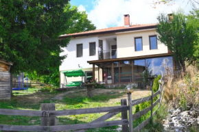 КЪЩА ЗА ГОСТИ “НИЯ” Smolyan